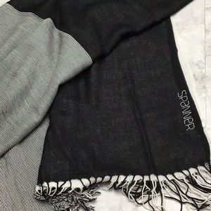 SPANNER Reversible shawl scarf.